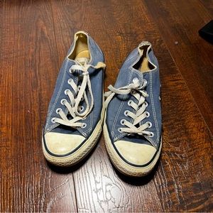 Vintage all-star converse!